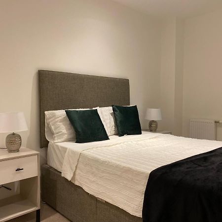 Triple T Homes Cosy 2 Bedroom Apartment With Balcony Илфорд Экстерьер фото