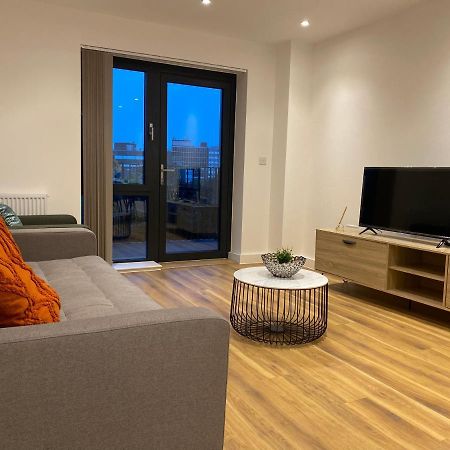 Triple T Homes Cosy 2 Bedroom Apartment With Balcony Илфорд Экстерьер фото