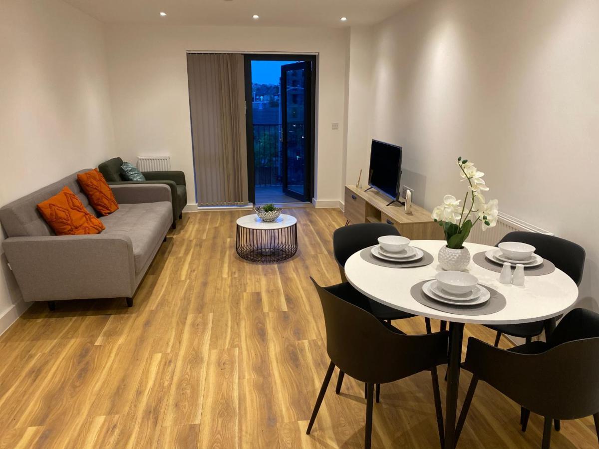 Triple T Homes Cosy 2 Bedroom Apartment With Balcony Илфорд Экстерьер фото
