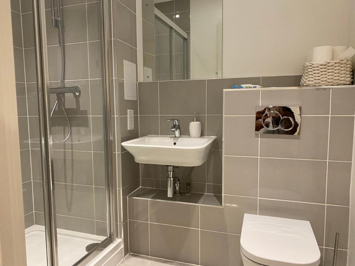 Triple T Homes Cosy 2 Bedroom Apartment With Balcony Илфорд Экстерьер фото
